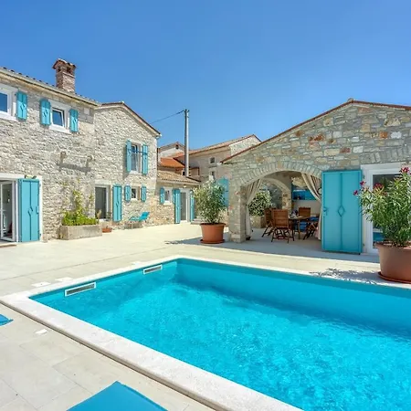 4 Flowers Villa