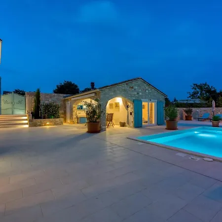 Villa 4 Flowers Selina