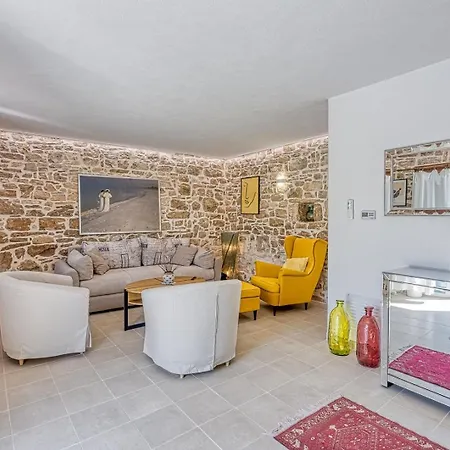 4 Flowers Villa Selina