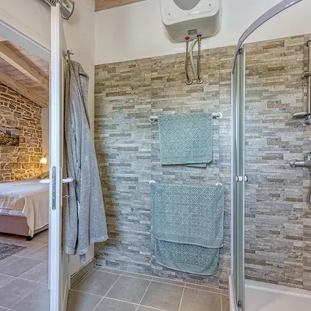 4 Flowers Villa Selina